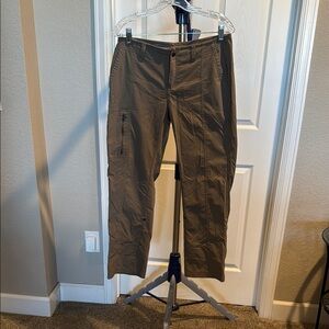 Royal Robbins Brown hiking Cargo Pants with Classic Design. Size 6/short